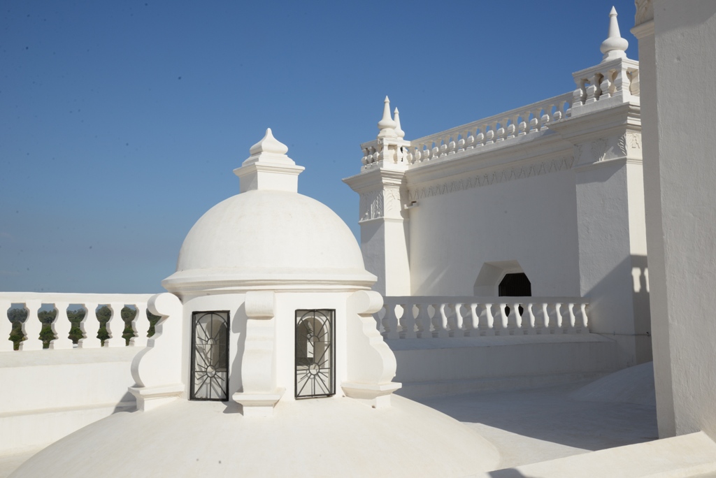 The white rooftop of León Cathedral