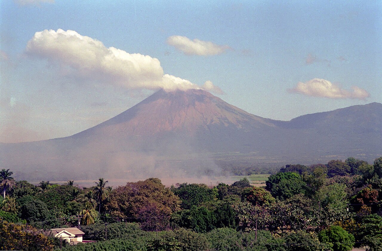 Volcán San Cristóbal near León